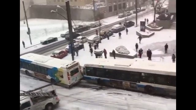 Zima zaskoczyła kierowców w Kanadzie