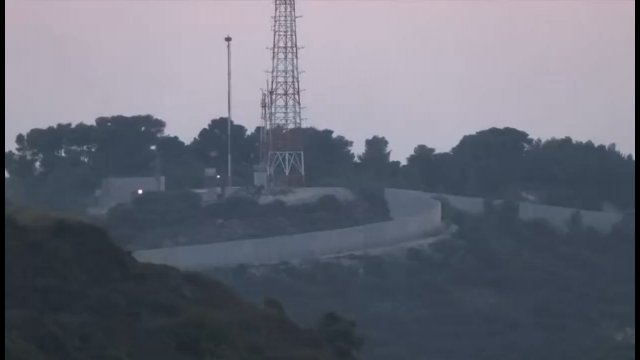Eksplozja rakiety podczas transmisji na żywo z granicy libańsko-izraelskiej [WIDEO]