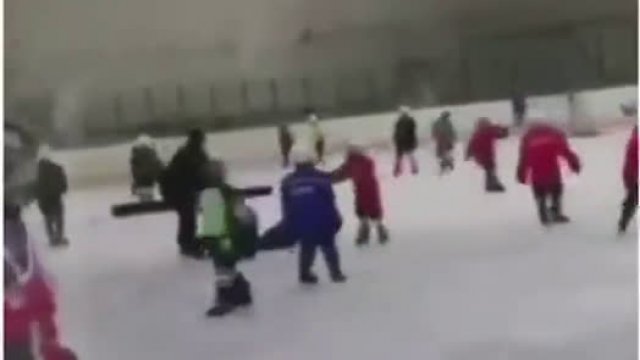 Kiedy bardzo nie lubisz dzieci na lodowisku