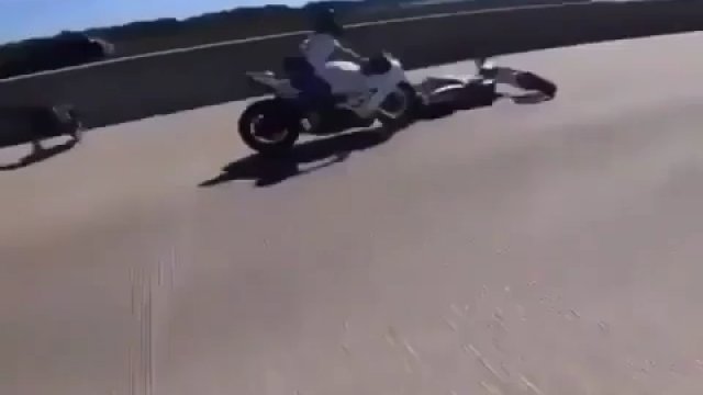 Wypadek dwóch motocyklistów przy dużej prędkości
