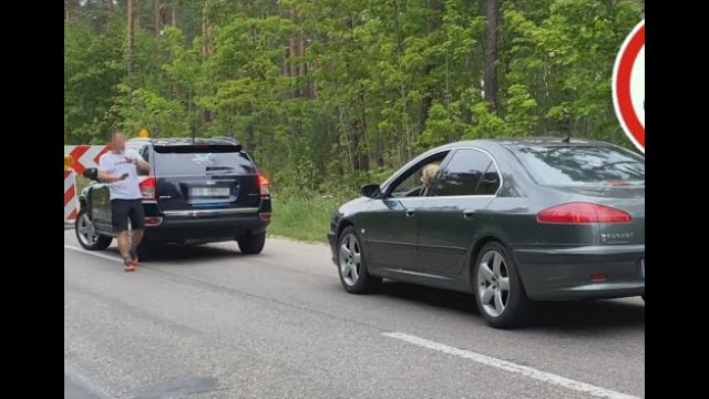 Omijanie na wahadle i próba jazdy na czerwonym świetle [WIDEO]