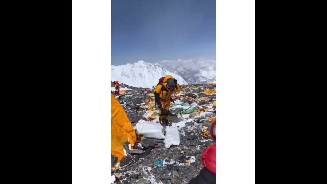 Mount Everest, najwyższe na świecie wysypisko śmieci