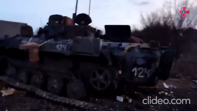 Wyniki rosyjskiego konwoju szturmowego wjeżdżającego na pole minowe w Kamyance w rejonie Charkowa.