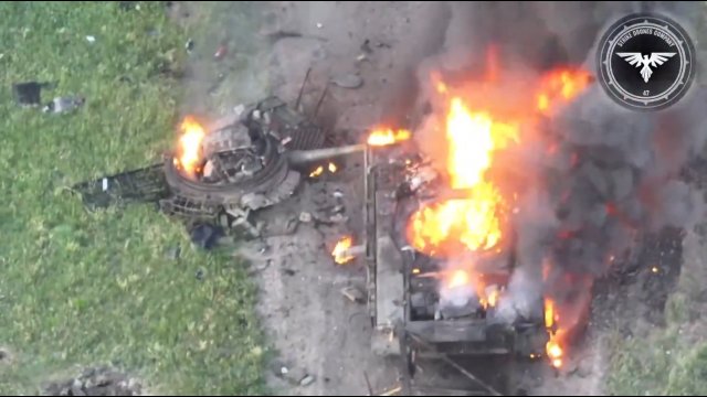 Rosyjski czołg vs. dron kamikadze. Eksplozja aż wyrwała wieżyczkę [WIDEO]