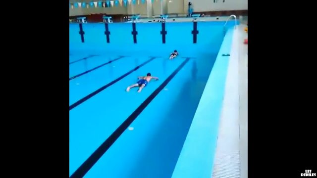 Niektórzy potrafią "pływać" nawet bez wody