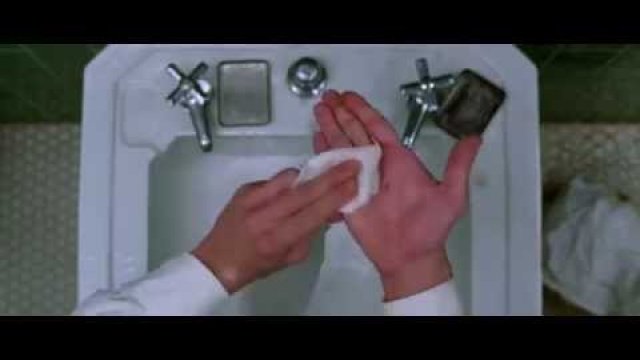 Leonardo Dicaprio prezentuje jak myć ręce