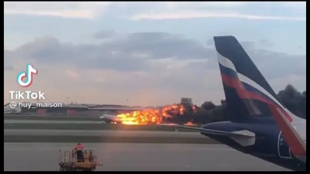 Samolot stanął w płomieniach po lądowaniu. Rosjanie pokazali tragiczny film