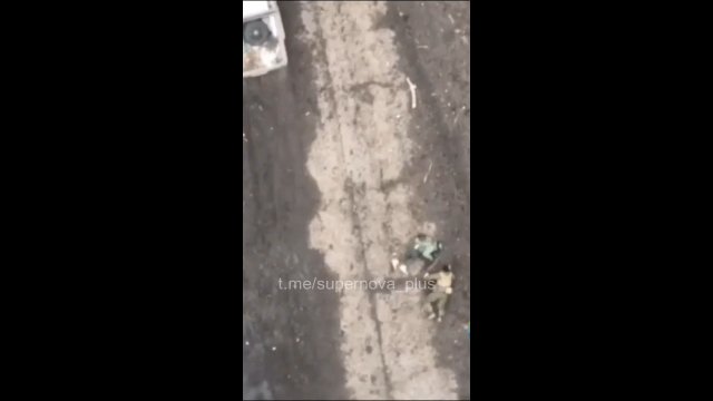 Grupa rosyjskich żołnierzy w Soledarze zostaje trafiona przez ukraiński UAV