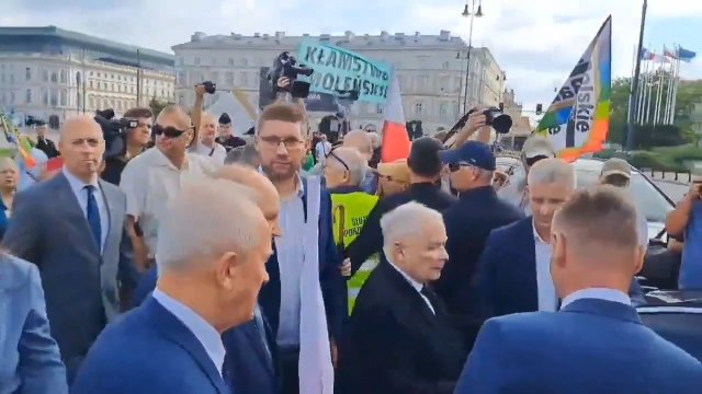 Kaczyński nie wytrzymał na miesięcznicy: "Putinowska szmato!" [WIDEO]