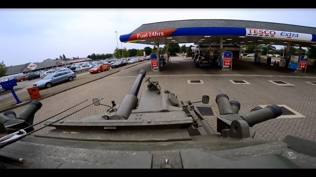Tankowanie paliwa... czołgiem