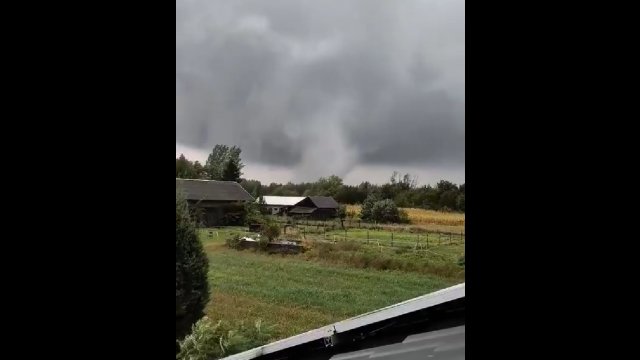 Ulewy to nie wszystko. Trąba powietrzna pojawiła się na Mazowszu! [WIDEO]