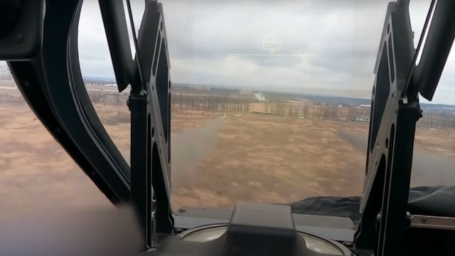 Hostomel 24.02, ruski Ka-52 atakuje lotnisko i zostaje uziemiony.
