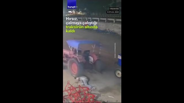 Niebezpieczna sytuacja na farmie! Rolnik wpadł pod koła własnego traktora! [WIDEO]