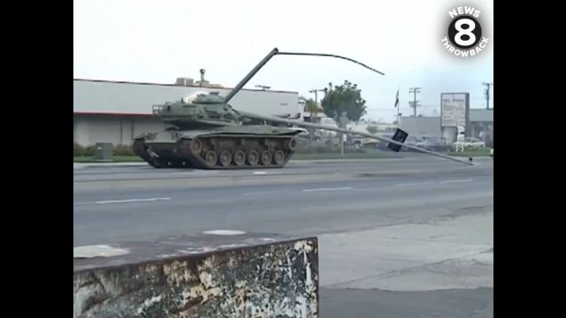 „San Diego Tank Rampage”, czyli policyjny pościg za kradzionym czołgiem [WIDEO]