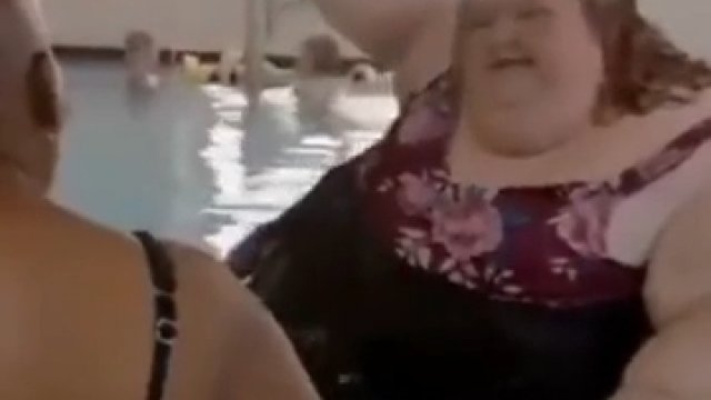Kobieta o wadze 290kg wpadła do basenu