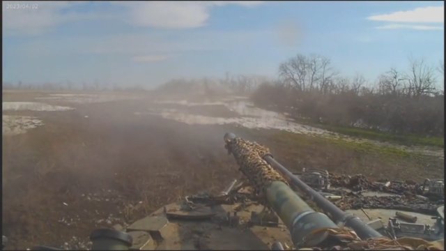 Siły ukraińskie atakują pozycję rosyjską za pomocą przechwyconego rosyjskiego BMP-3