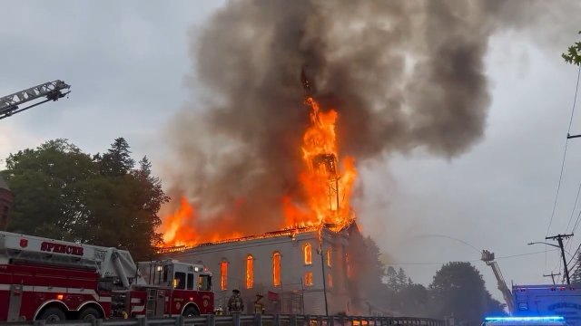 Zabytkowy kościół spłonął całkowicie. Pożar powstał od pioruna