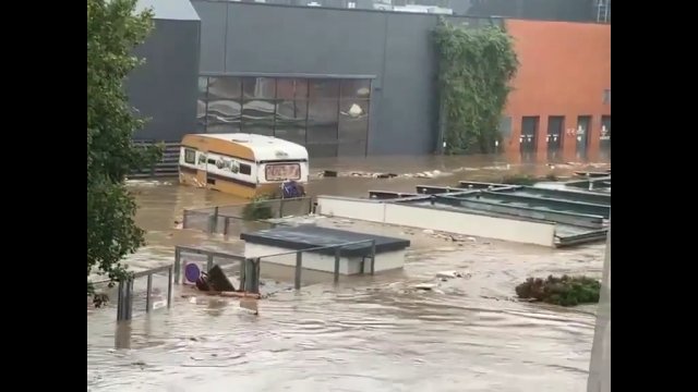 Nagranie z centrum Głuchołaz po zniszczeniu mostu tymczasowego