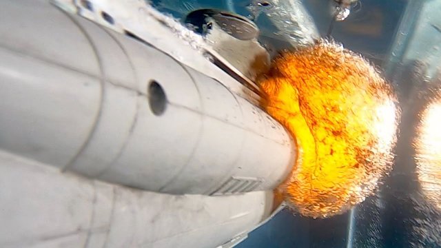 Podwodne eksplozje w zwolnionym tempie