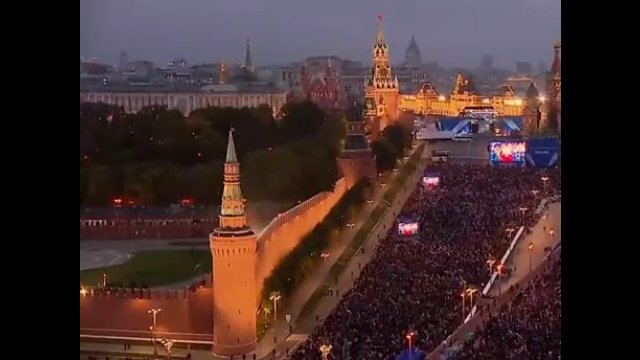 Imprezka w Rosji. Więcej osób świętuje, niż protestuje przeciwko reżimowi...