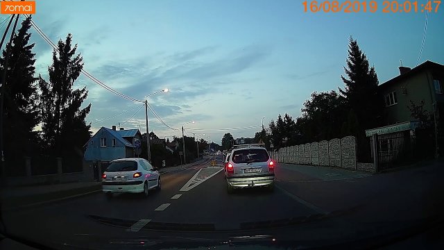 Peugeot 206 wyprzedzanie na pasach pod prąd + policja