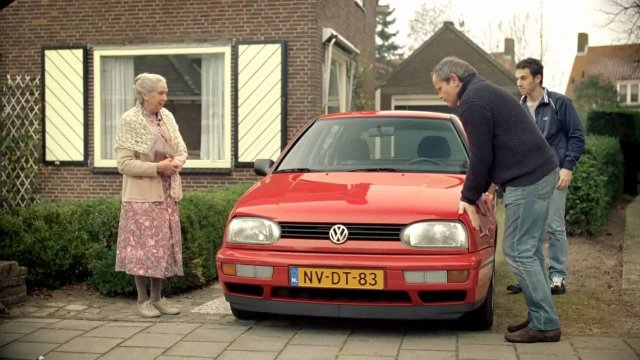 Babcia sprzedaje Volkswagena Golfa III