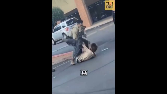 Policjant stoczył bójkę z naćpanym mężczyzną