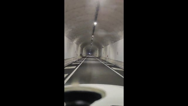 Podróż przez tunel pokazuje radykalną zmianę pogody