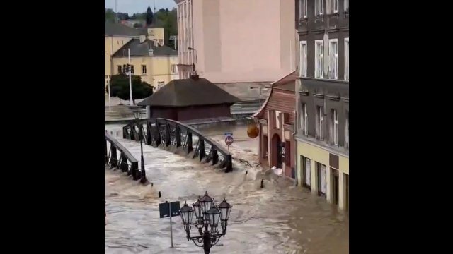 Kłodzko pod wodą. Miasto jest już kompletnie ZALANE! 😢