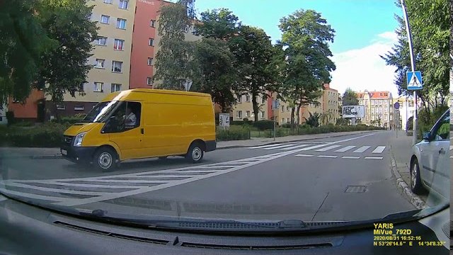 Wyprzedzanie na przejściu dla pieszych, city taxi Szczecin