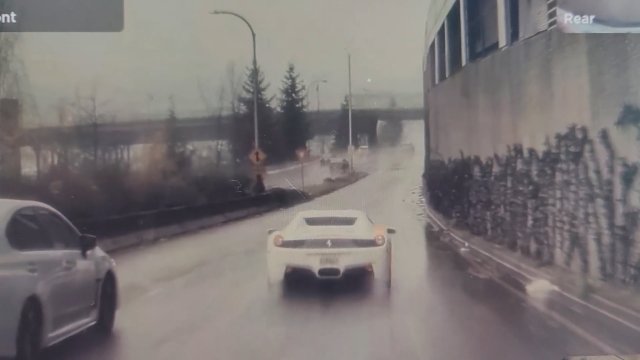 Ferrari w deszczu