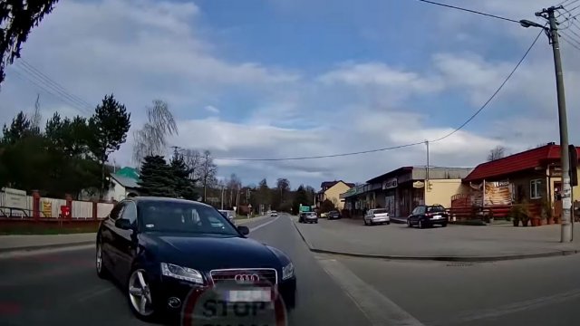 Wypadek na skrzyżowaniu w Racławicach