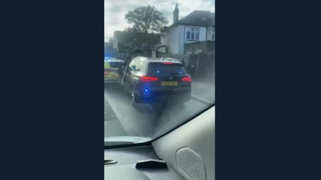 Kierujący samochodem wjechał w  policjantkę