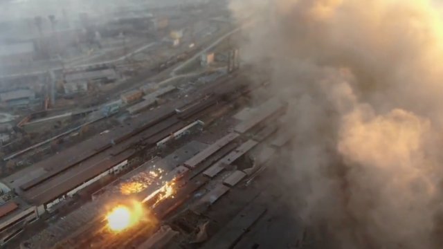 Spektakularne nagrania bombardowań jednej z największych w Europe hut stali