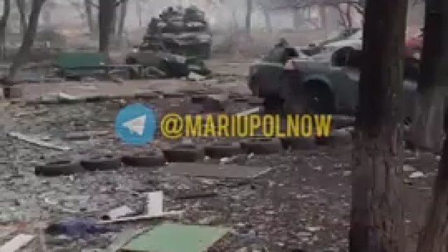 Rosyjskie czołgi w Mariupolu