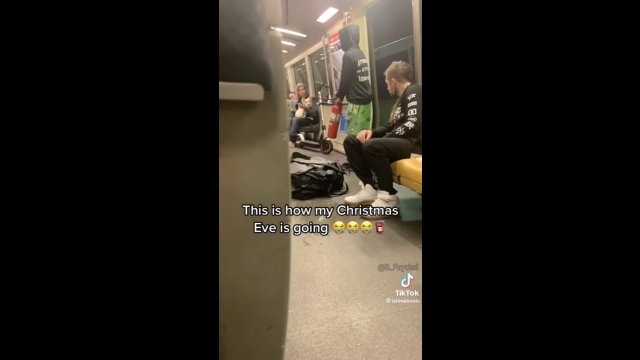 Mężczyzna rozpylił gaśnicę w pociągu w San Francisco