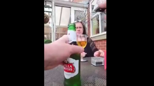 Strzelający otwieracz do kapsli po piwie