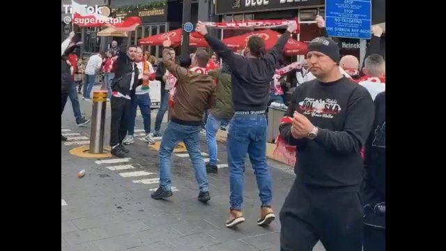 Polscy kibice na ulicach w Cardiff po awansie . „We are ku*wa everywhere” [WIDEO]