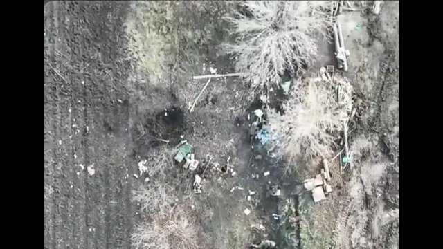 Ukraiński dron zrzucił materiał wybuchowy na rosyjskiego żołnierza, a jego koledzy go zostawili