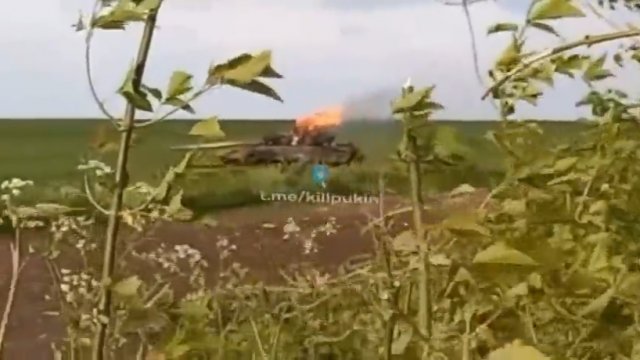 Rosyjski czołg gotuje się po zasadzce