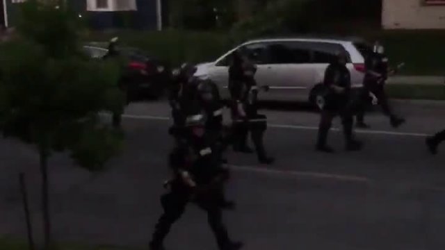 USA: Policja patroluje okolicę i strzela do cywilów na ich terenie
