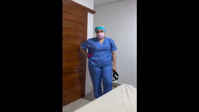 Poprosił żonę, aby przebrała się w seksowny strój pielęgniarki. Nie tego oczekiwał...