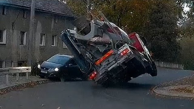 Oszukać przeznaczenie – betoniarka prawie zmiażdżyła samochód