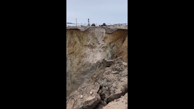 Autobus wpadł do krateru w kopalni złota w Kazachstanie