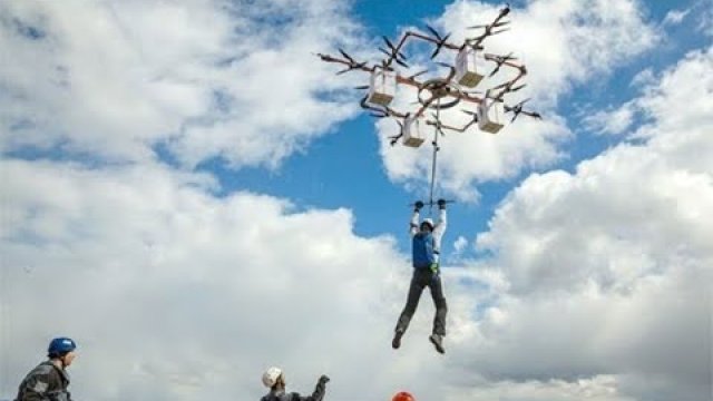 Skok spadochronowy z drona