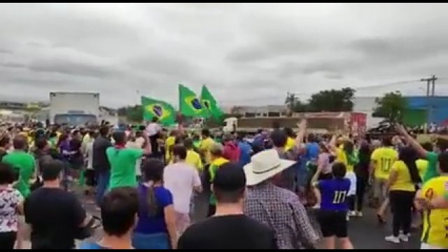 Samochód wjechał w tłum wspierający brazylijskiego polityka Jair Bolsonaro