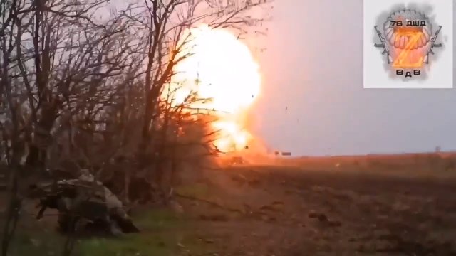 Rosjanie niszczą własne czołgi przy odwrocie z Chersonia