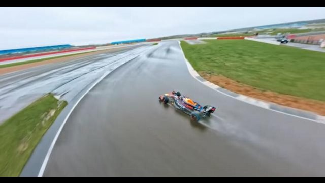 Przejazd bolidu F1 nagrany najszybszym dronem świata [WIDEO]