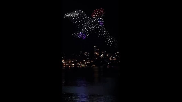 Fascynujący pokaz świateł z udziałem dronów
