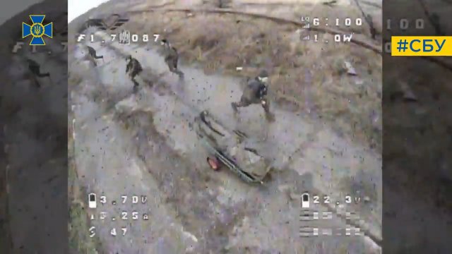 Kolejne dronowanie żołnierzy rosyjskich w wykonaniu ukraińskiego drona.